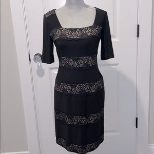 Adrianna papel shortsleeve dress w lace detail